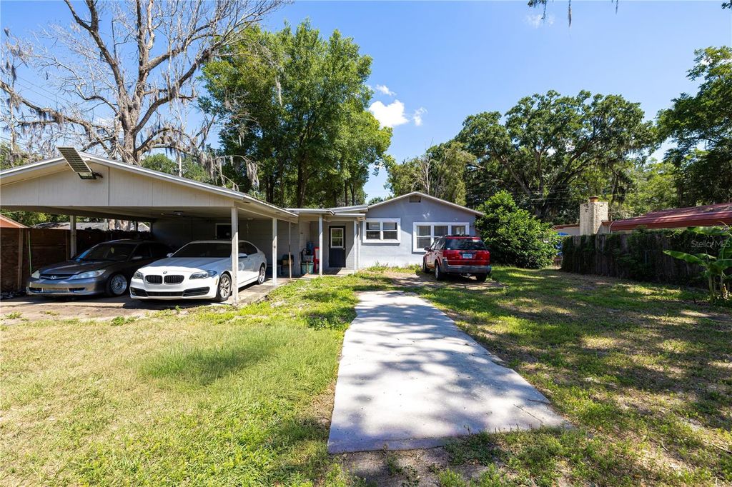 Image 4 of property listing at 117 W STRICKLAND STREET, Plant City, FL 33563