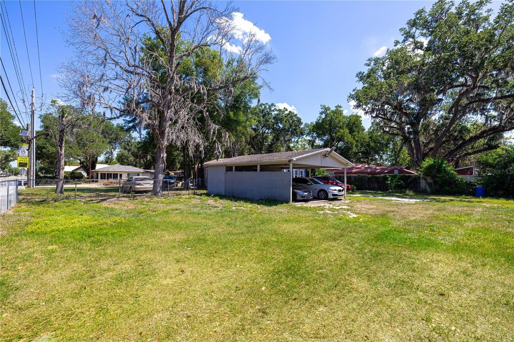 Image 31 of property listing at 117 W STRICKLAND STREET, Plant City, FL 33563