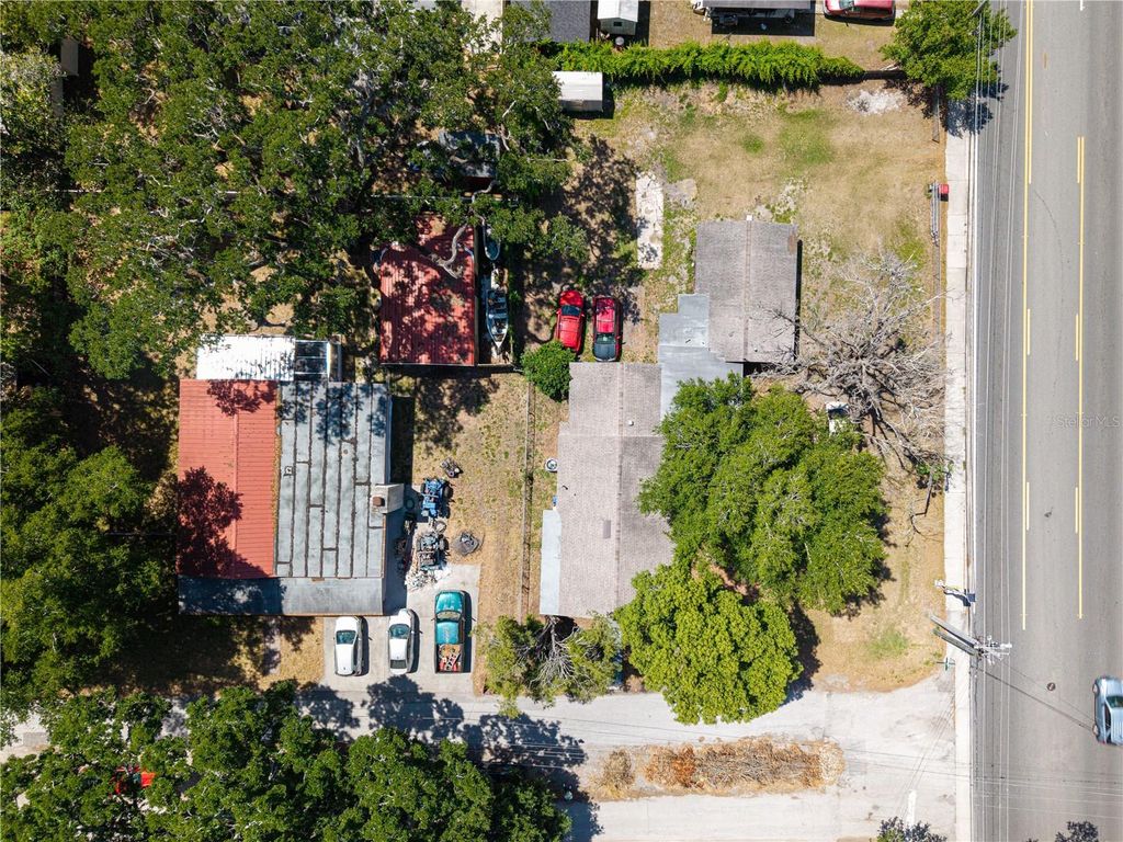 Image 33 of property listing at 117 W STRICKLAND STREET, Plant City, FL 33563