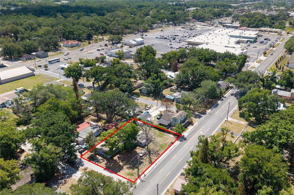 Image 34 of property listing at 117 W STRICKLAND STREET, Plant City, FL 33563