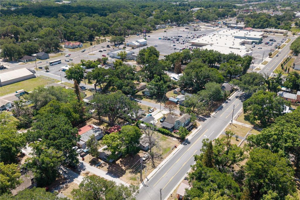Image 35 of property listing at 117 W STRICKLAND STREET, Plant City, FL 33563