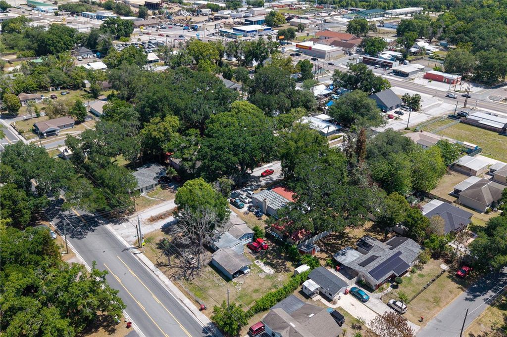 Image 37 of property listing at 117 W STRICKLAND STREET, Plant City, FL 33563