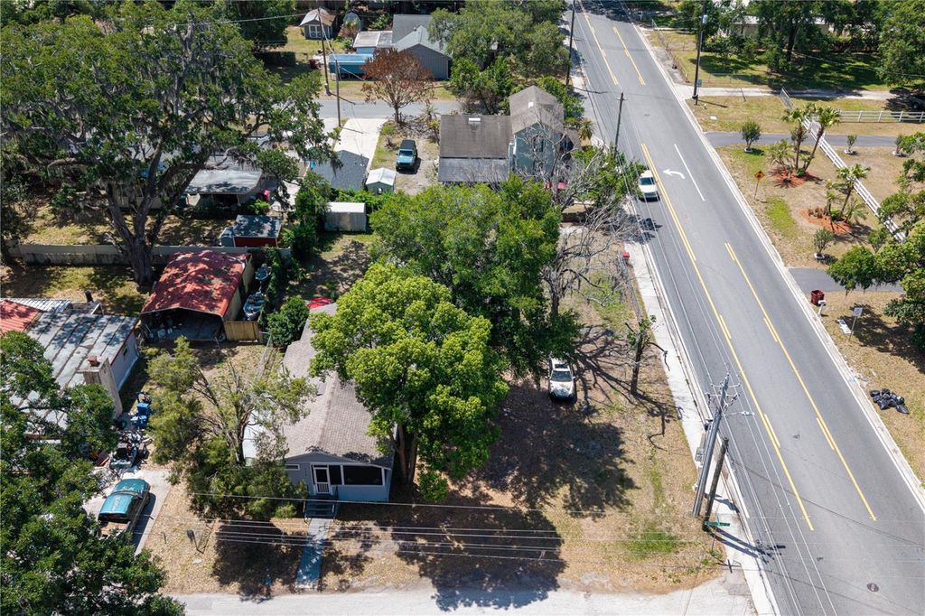 Image 40 of property listing at 117 W STRICKLAND STREET, Plant City, FL 33563