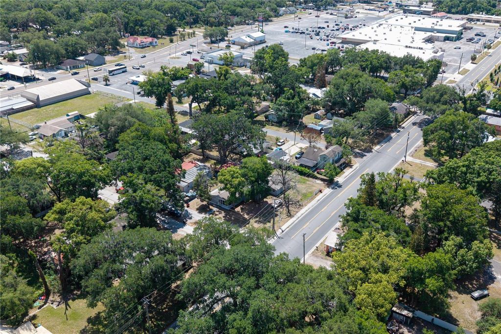 Image 41 of property listing at 117 W STRICKLAND STREET, Plant City, FL 33563