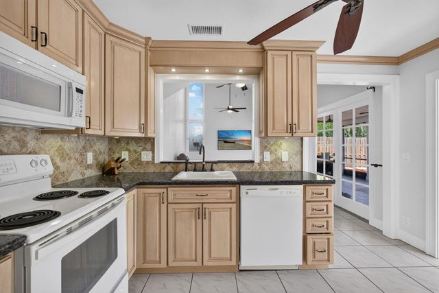 18371 Flagship Circle, Jupiter, FL 33458