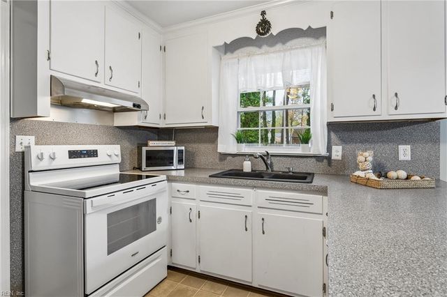 920 Moyer RD, Newport News, VA 23608