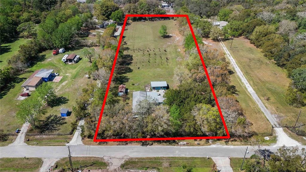 Image 2 of property listing at 2700 AEIN ROAD, Orlando, FL 32817