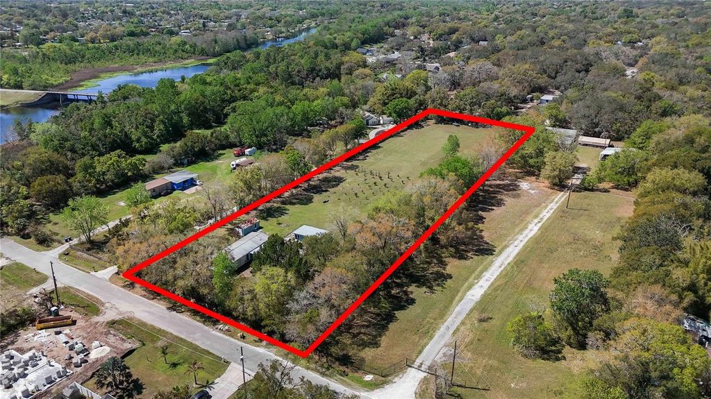 Image 3 of property listing at 2700 AEIN ROAD, Orlando, FL 32817