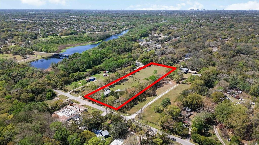 Image 4 of property listing at 2700 AEIN ROAD, Orlando, FL 32817
