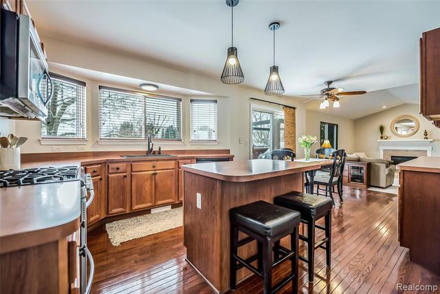 25886 Carriage Lane, South Lyon, MI 48178