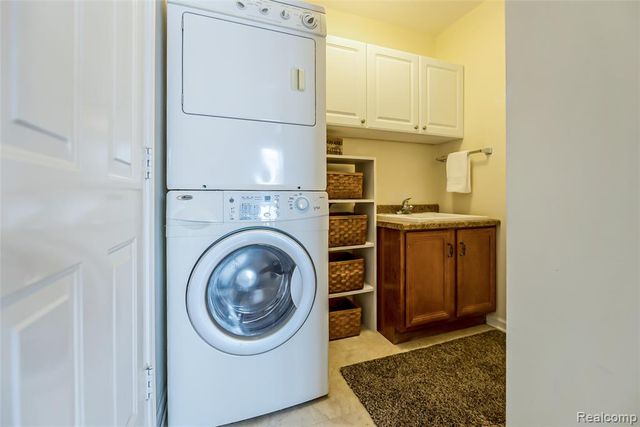 25886 Carriage Lane, South Lyon, MI 48178