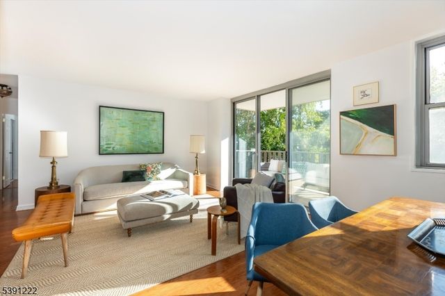 530 Valley Rd 2M, Montclair Twp., NJ 07043