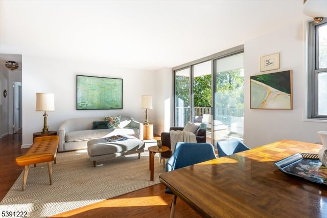 530 Valley Rd 2M, Montclair Twp., NJ 07043