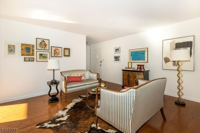 530 Valley Rd 2M, Montclair Twp., NJ 07043