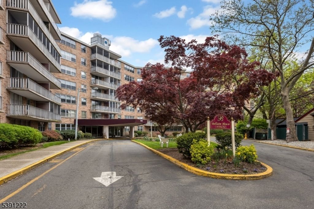 530 Valley Rd 2M, Montclair Twp., NJ 07043