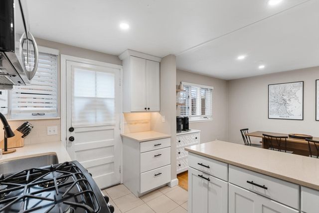 49 Pierce Rd 49, Watertown, MA 02472