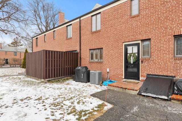 49 Pierce Rd 49, Watertown, MA 02472