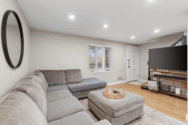 49 Pierce Rd 49, Watertown, MA 02472