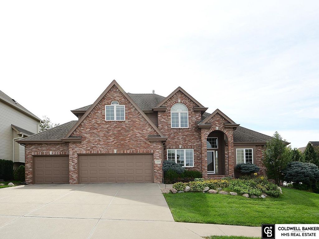 18059 Leavenworth Street, Elkhorn, NE 68022