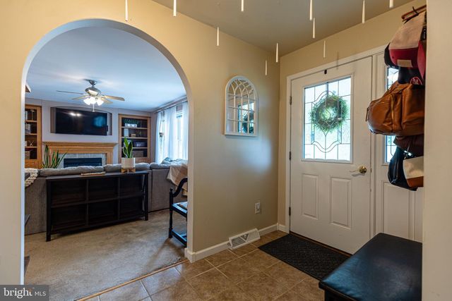 12345 LINCOLN WAY W, Fort Loudon, PA 17224