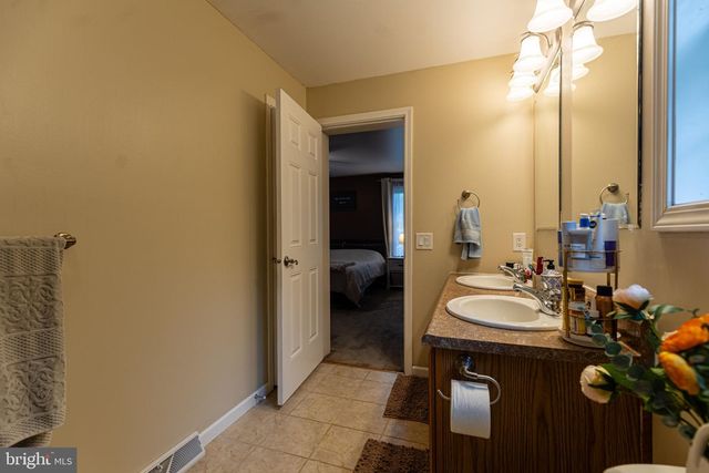12345 LINCOLN WAY W, Fort Loudon, PA 17224