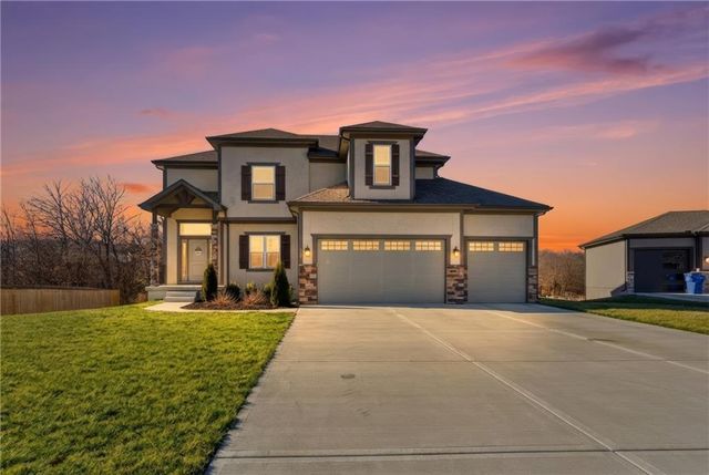 308 E Oak Street, Lone Jack, MO 64070