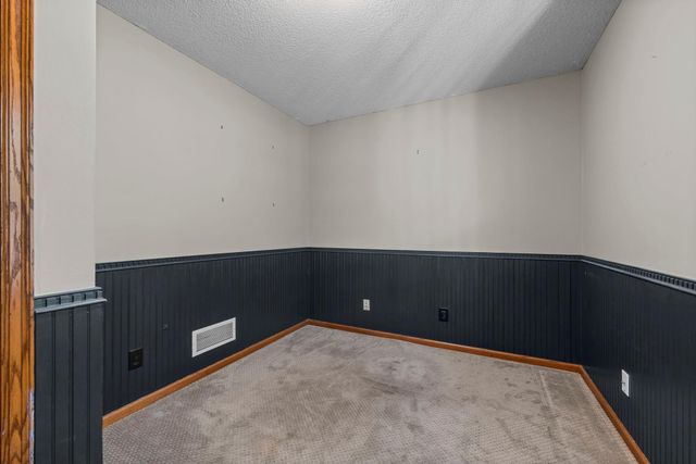 9956 Antrim Road, Woodbury, MN 55125