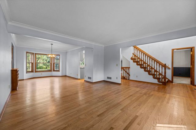 9956 Antrim Road, Woodbury, MN 55125