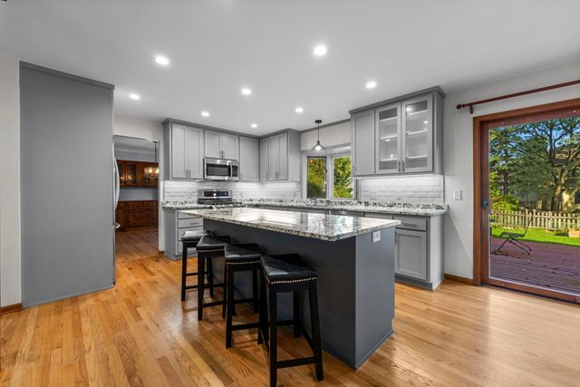 9956 Antrim Road, Woodbury, MN 55125