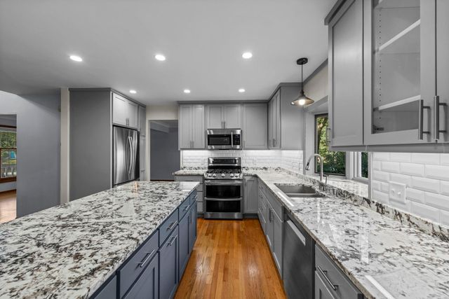 9956 Antrim Road, Woodbury, MN 55125