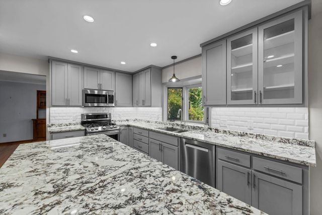 9956 Antrim Road, Woodbury, MN 55125