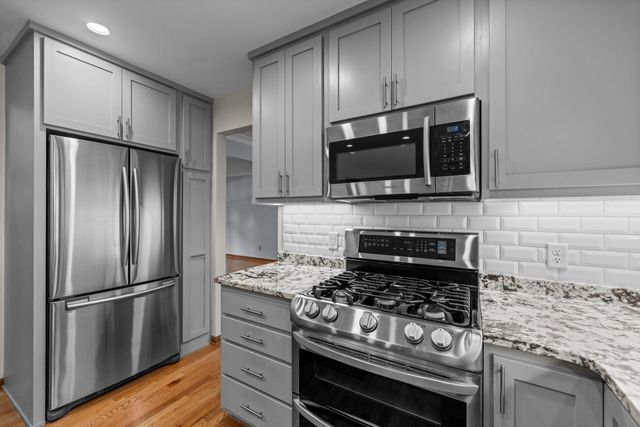 9956 Antrim Road, Woodbury, MN 55125