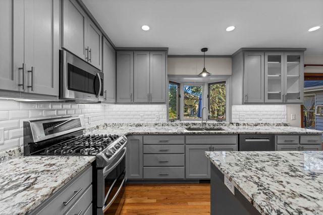 9956 Antrim Road, Woodbury, MN 55125