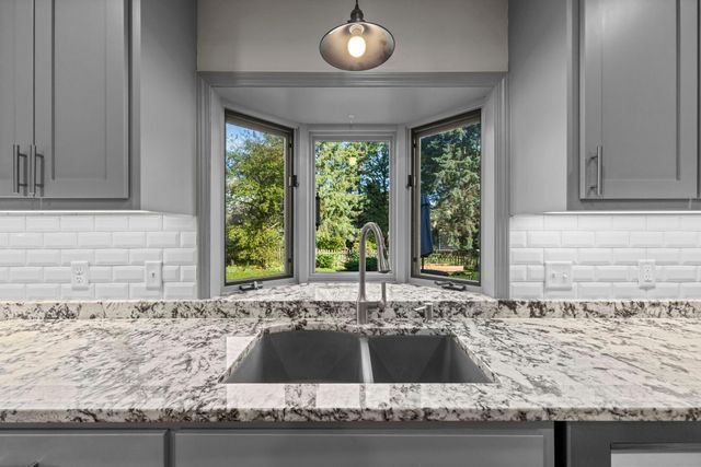 9956 Antrim Road, Woodbury, MN 55125