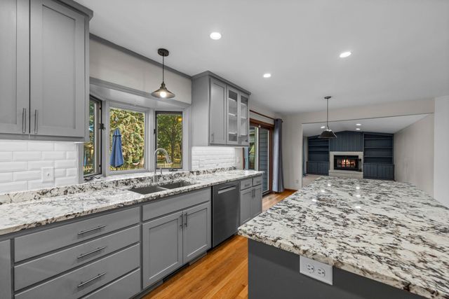 9956 Antrim Road, Woodbury, MN 55125