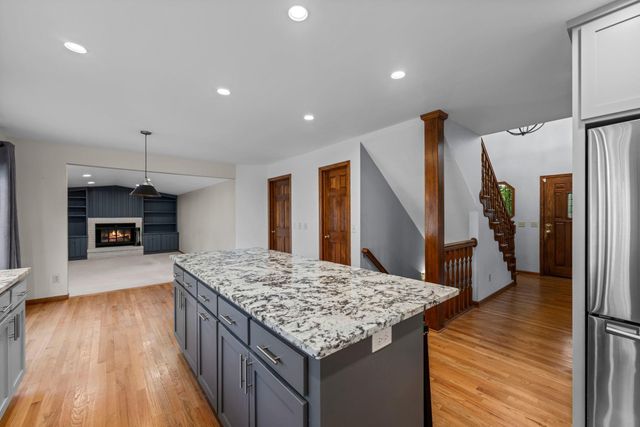 9956 Antrim Road, Woodbury, MN 55125