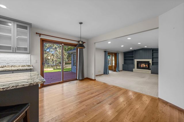 9956 Antrim Road, Woodbury, MN 55125