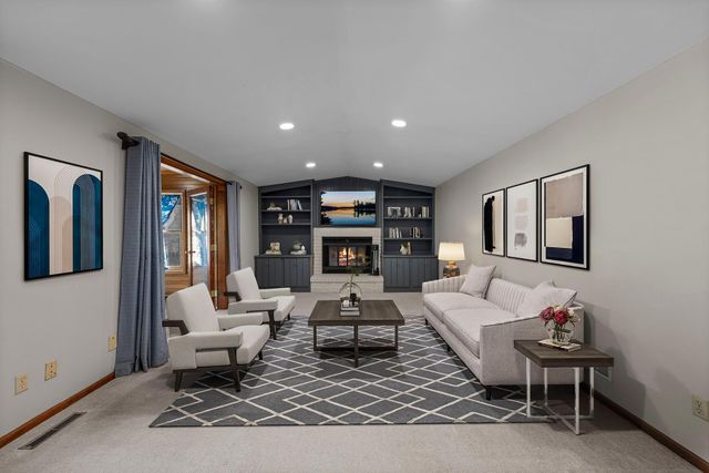 9956 Antrim Road, Woodbury, MN 55125