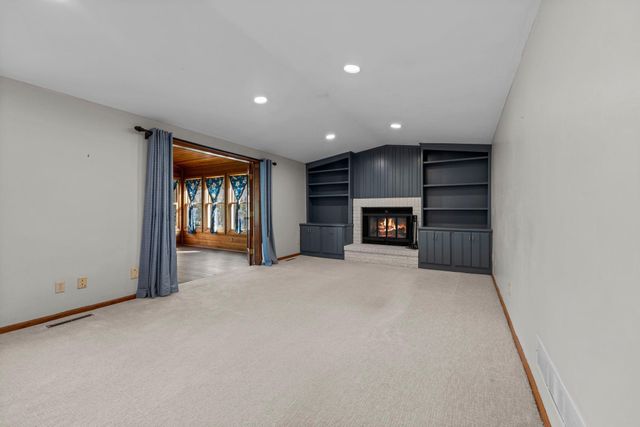 9956 Antrim Road, Woodbury, MN 55125