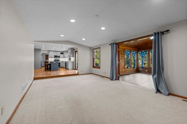 9956 Antrim Road, Woodbury, MN 55125