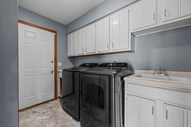 9956 Antrim Road, Woodbury, MN 55125