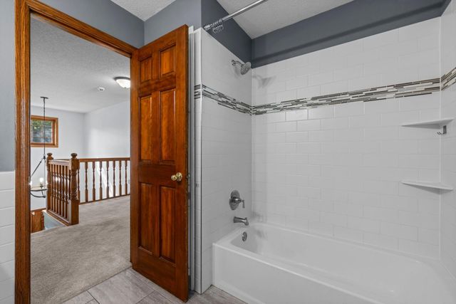 9956 Antrim Road, Woodbury, MN 55125