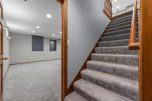 9956 Antrim Road, Woodbury, MN 55125