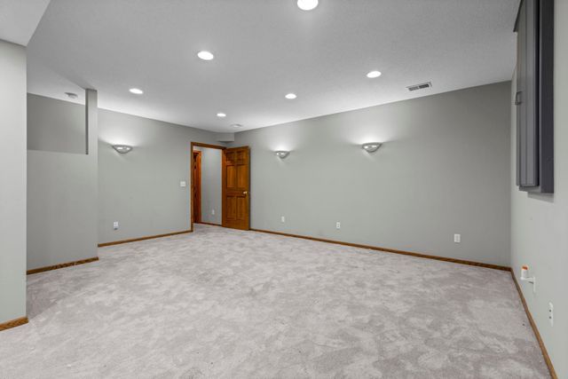 9956 Antrim Road, Woodbury, MN 55125