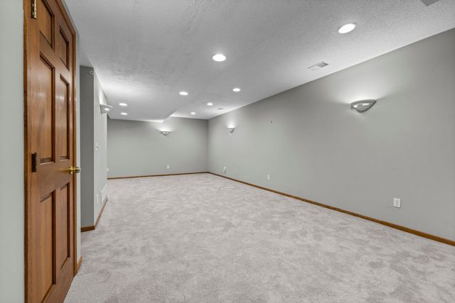 9956 Antrim Road, Woodbury, MN 55125