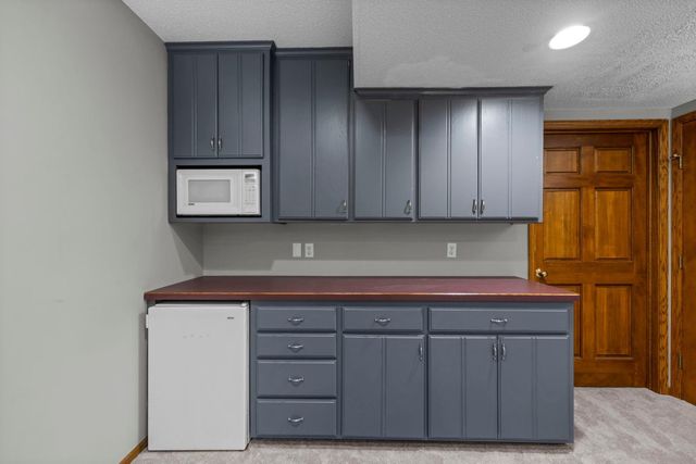 9956 Antrim Road, Woodbury, MN 55125