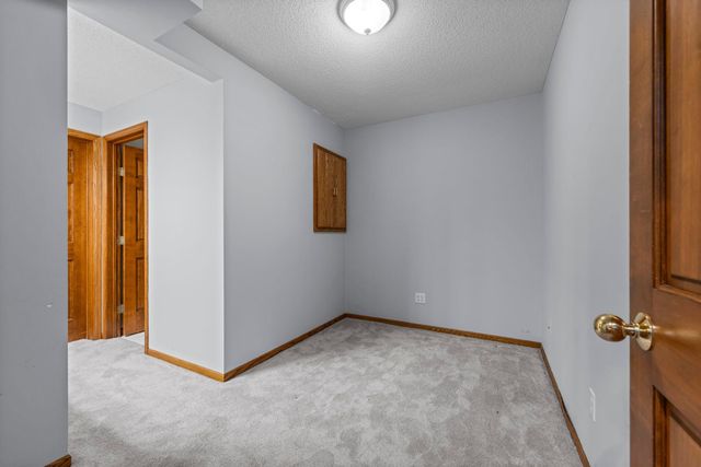 9956 Antrim Road, Woodbury, MN 55125