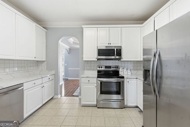 6870 Harbor Town Way, Stone Mountain, GA 30087
