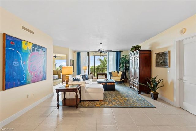 1060 Borghese LN 403, Naples, FL 34114