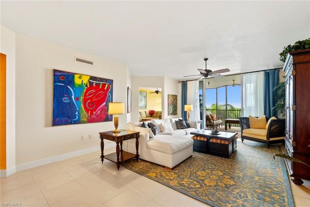 1060 Borghese LN 403, Naples, FL 34114